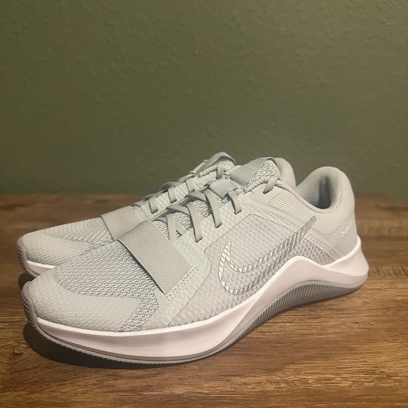Nike Women's Cross Training Shoes size 9 - Picture 1 of 9
